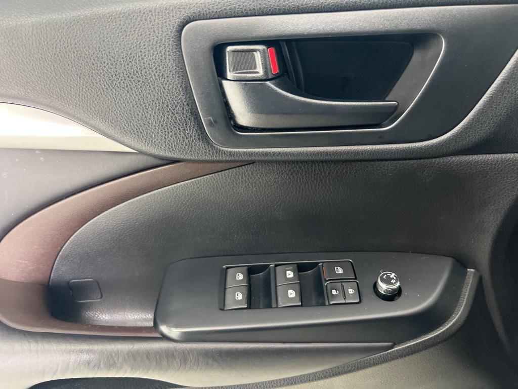 used 2018 Toyota Highlander car, priced at $21,880