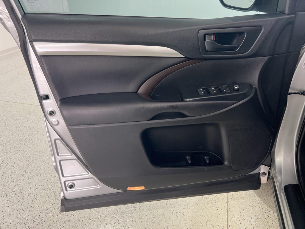 used 2018 Toyota Highlander car, priced at $21,880