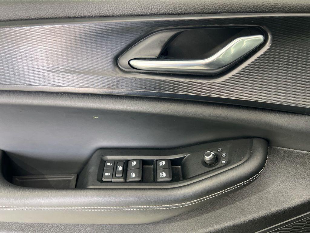 used 2025 Jeep Grand Cherokee car, priced at $36,880