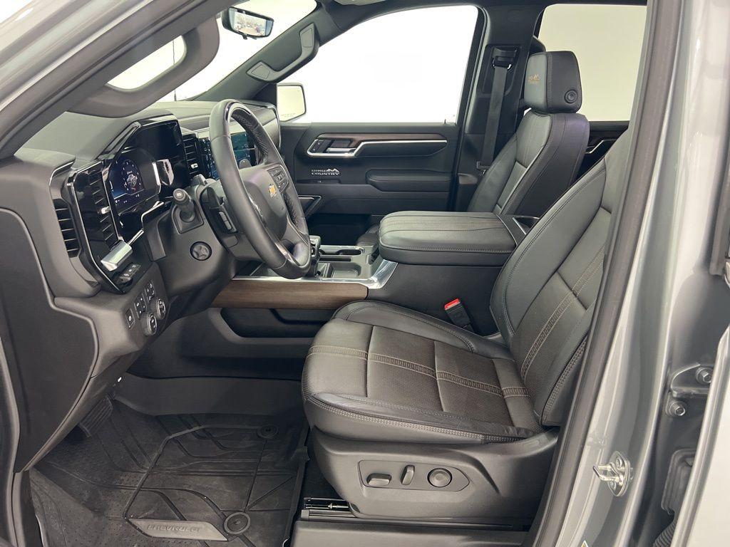 new 2025 Chevrolet Silverado 1500 car, priced at $69,998