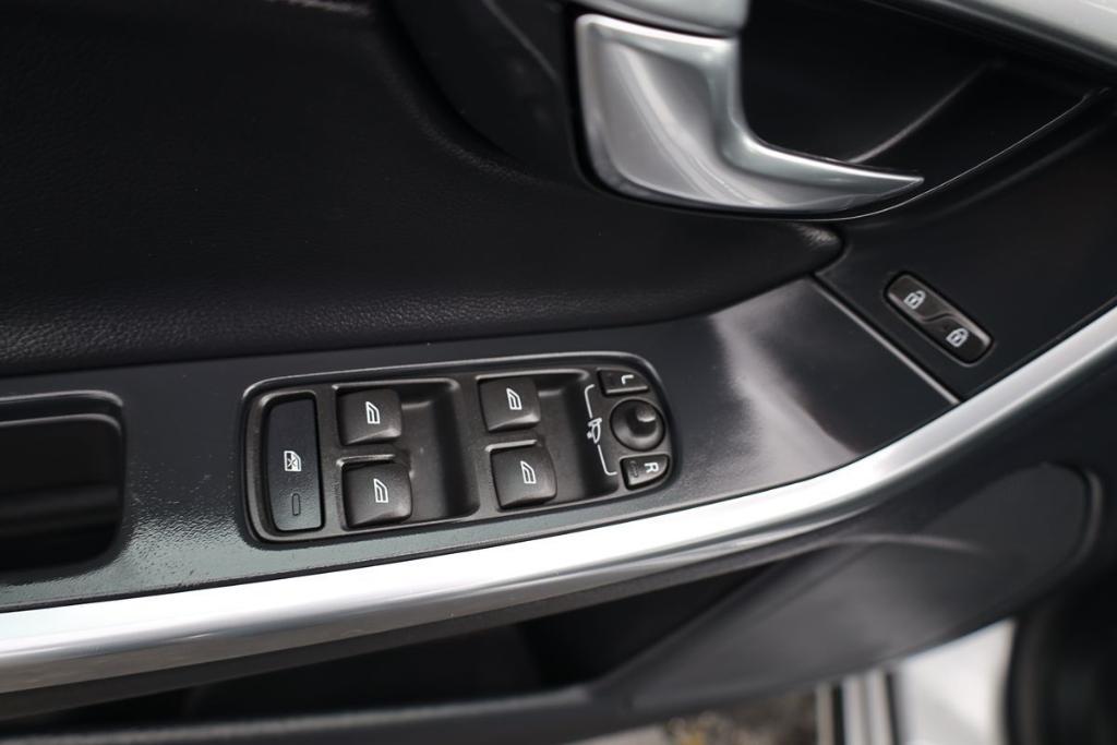 used 2015 Volvo V60 car, priced at $10,995