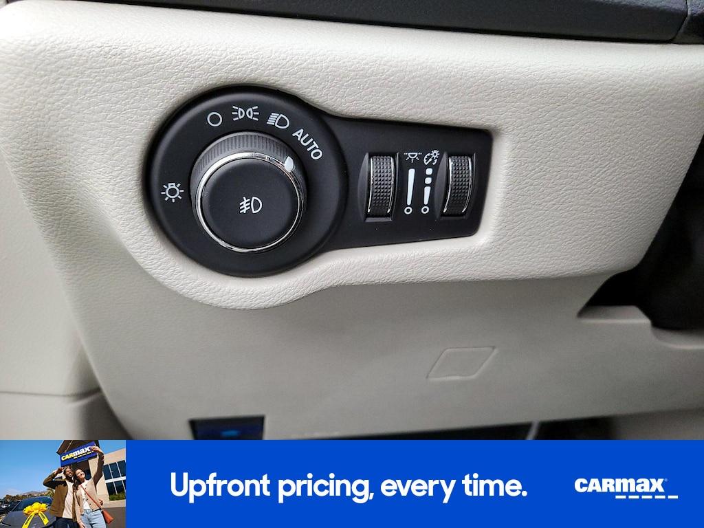 used 2023 Chrysler Pacifica car, priced at $24,998