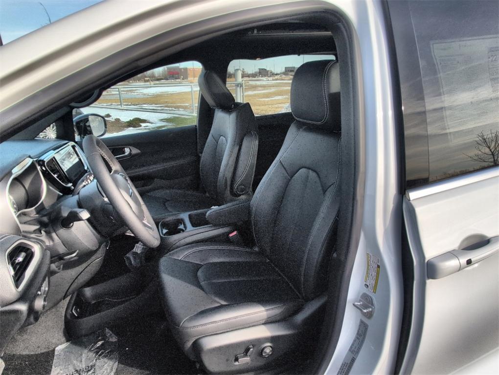 new 2026 Chrysler Pacifica car, priced at $38,693