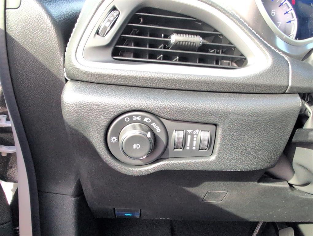 new 2026 Chrysler Pacifica car, priced at $38,693