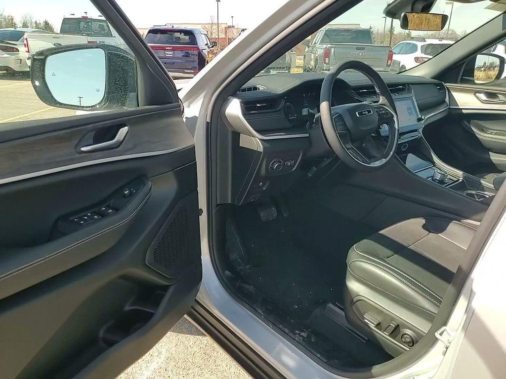 new 2026 Jeep Grand Cherokee car, priced at $47,412