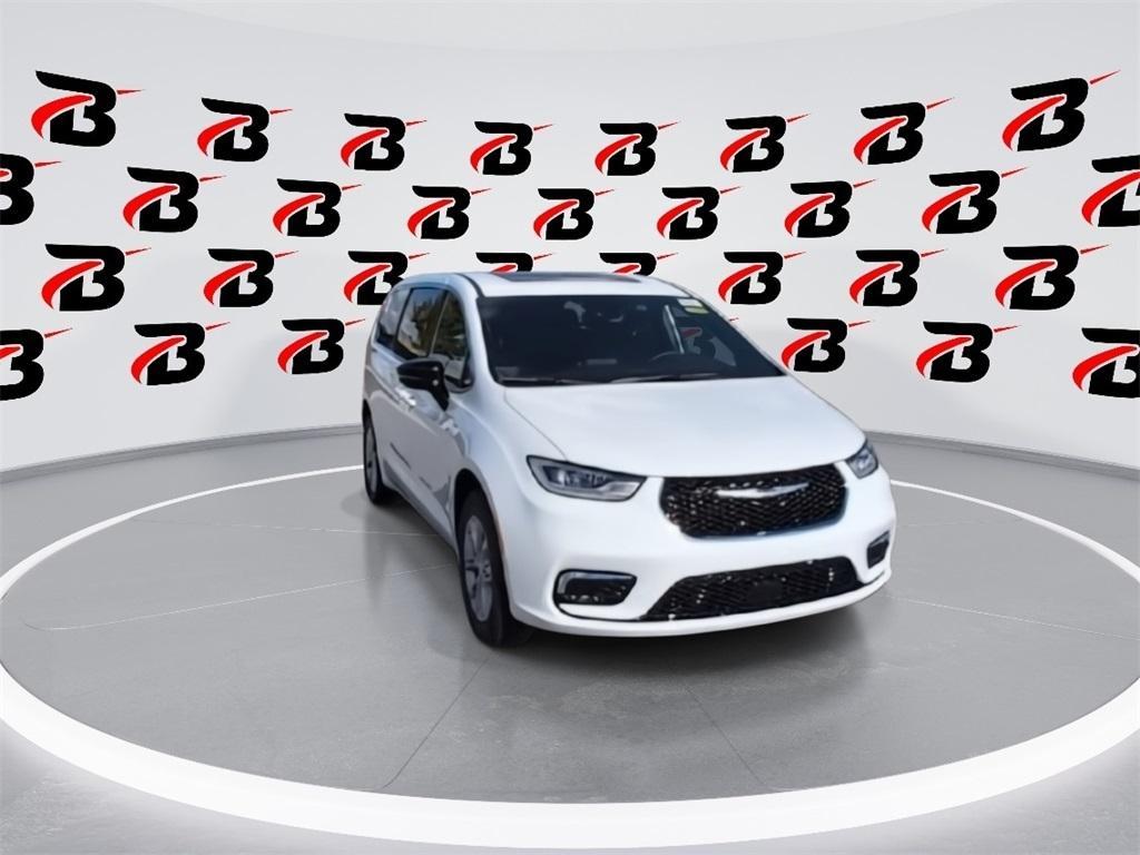 new 2026 Chrysler Pacifica car, priced at $45,101