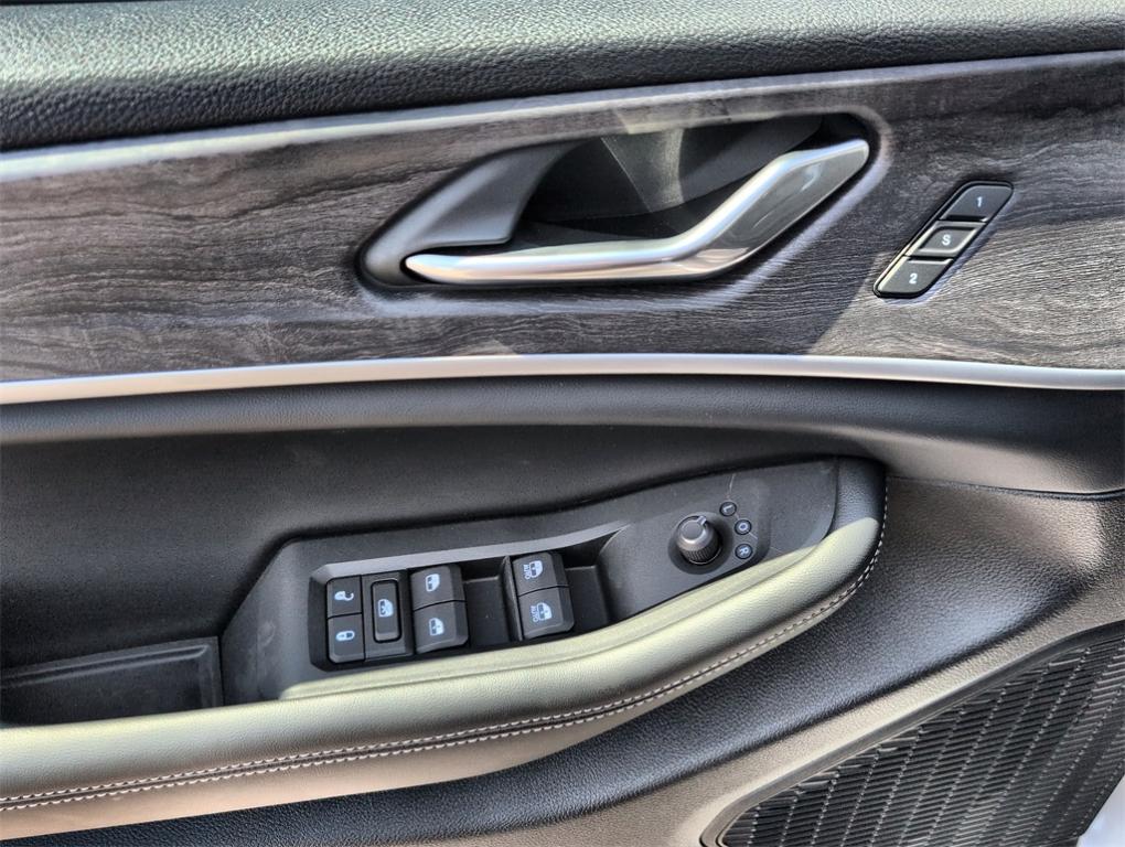 new 2025 Jeep Grand Cherokee car, priced at $41,979