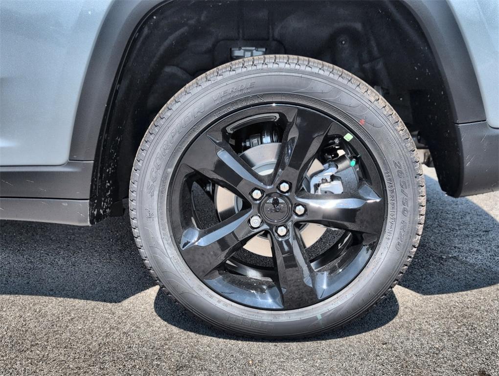 new 2025 Jeep Grand Cherokee car, priced at $41,979