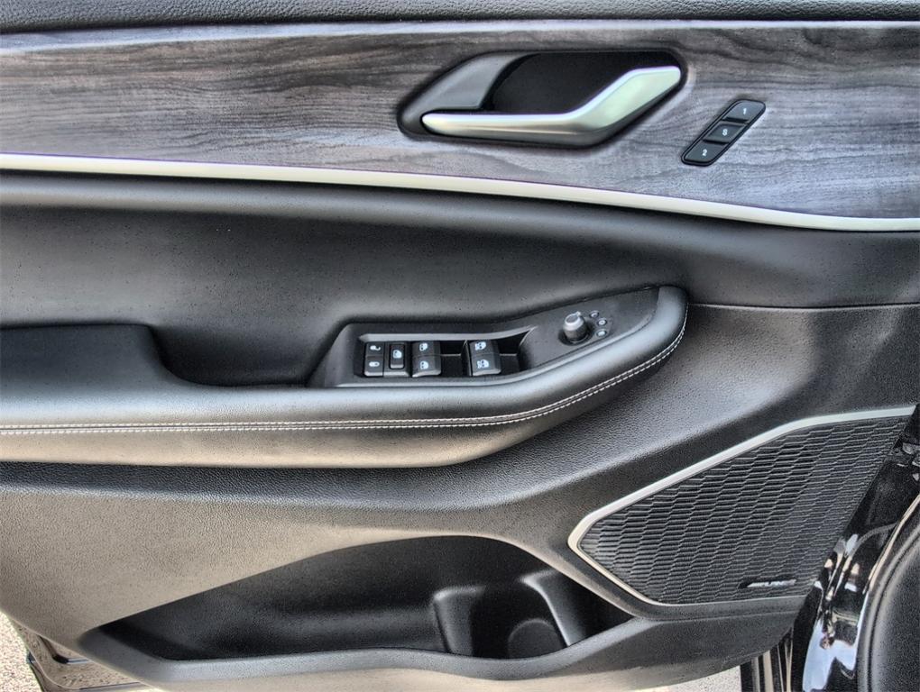 used 2022 Jeep Grand Cherokee L car, priced at $28,500