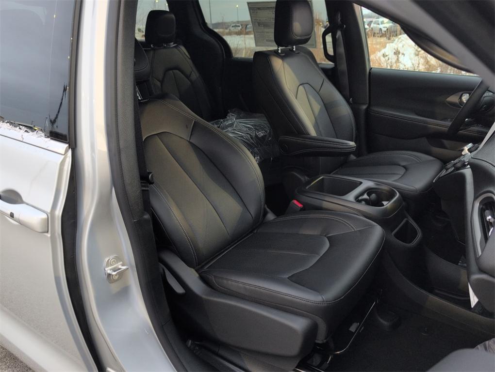 new 2026 Chrysler Pacifica car, priced at $39,275