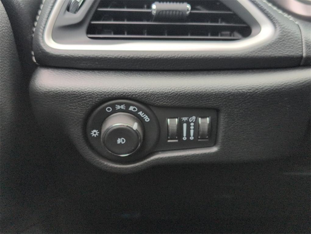 new 2026 Chrysler Pacifica car, priced at $39,275