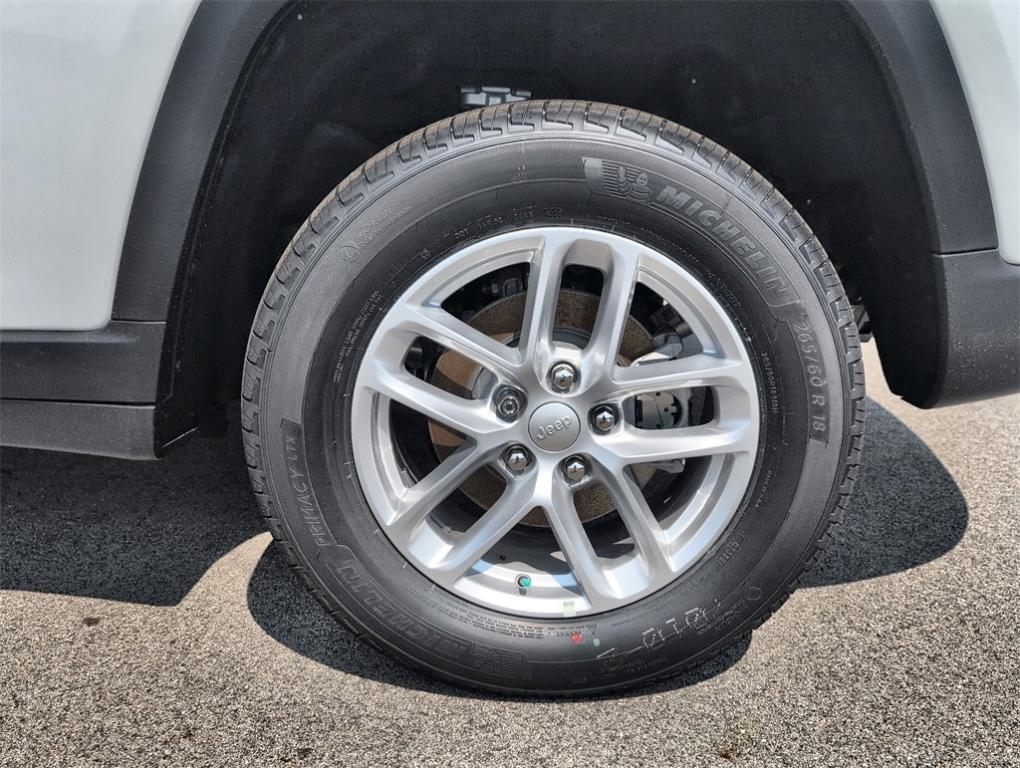 new 2025 Jeep Grand Cherokee car, priced at $31,998