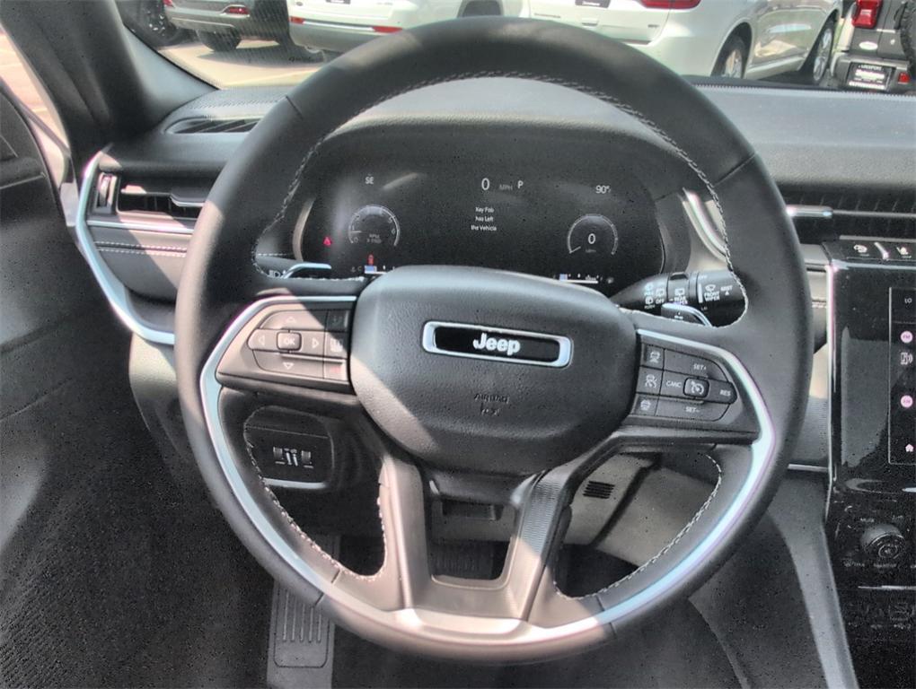 new 2025 Jeep Grand Cherokee car, priced at $31,998