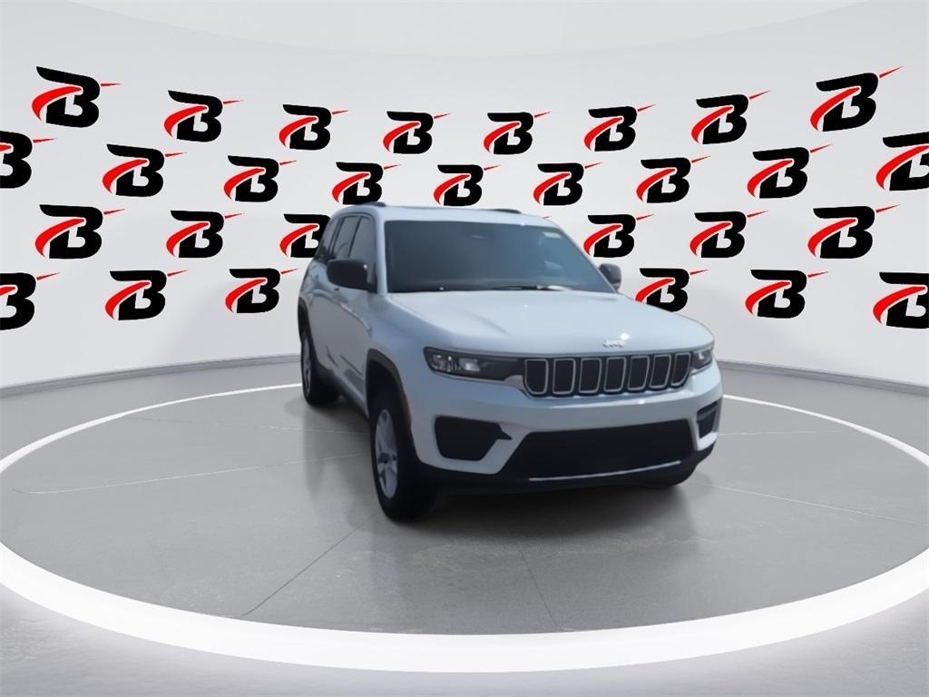 new 2025 Jeep Grand Cherokee car, priced at $31,998