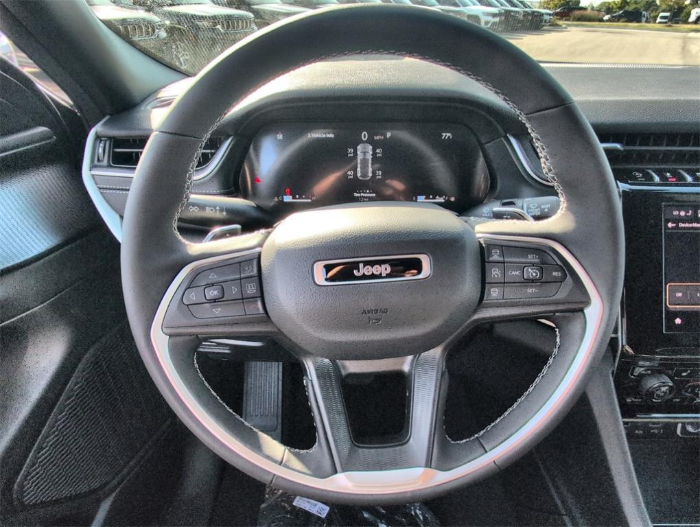 new 2025 Jeep Grand Cherokee car, priced at $38,999