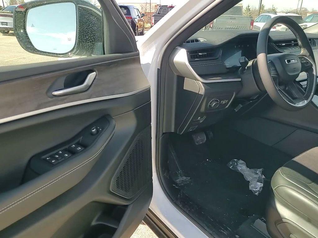 new 2026 Jeep Grand Cherokee car, priced at $46,876