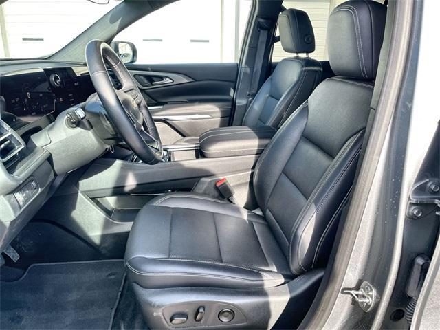 used 2025 Chevrolet Traverse car, priced at $34,495