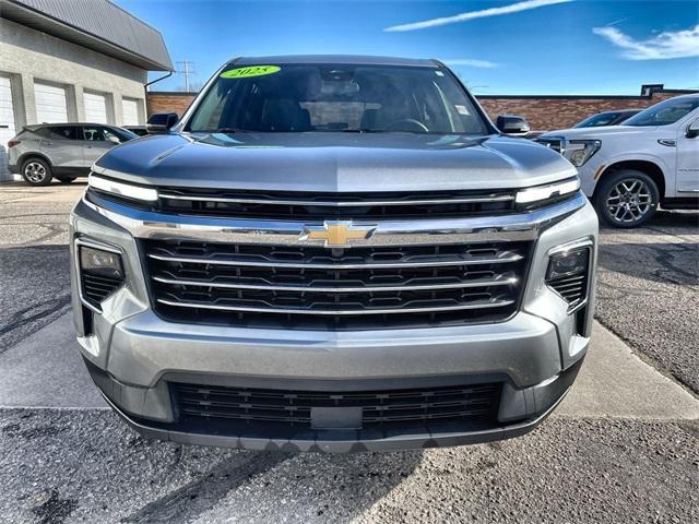 used 2025 Chevrolet Traverse car, priced at $34,495