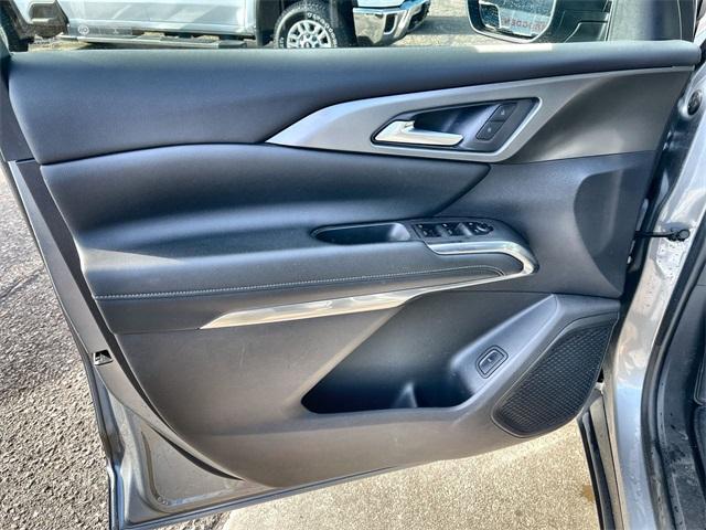 used 2025 Chevrolet Traverse car, priced at $34,495