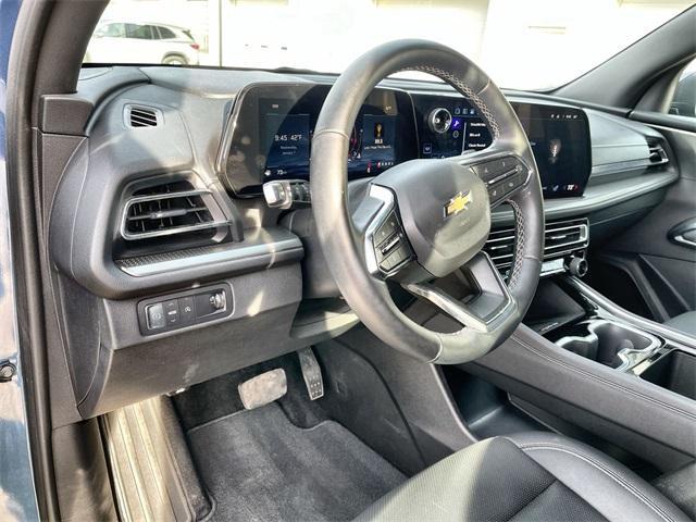 used 2025 Chevrolet Traverse car, priced at $35,495