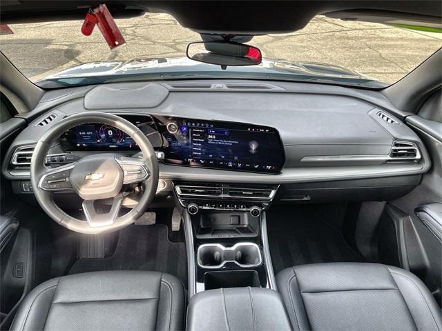 used 2025 Chevrolet Traverse car, priced at $35,495