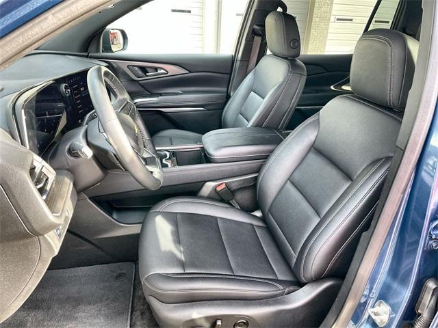 used 2025 Chevrolet Traverse car, priced at $35,495