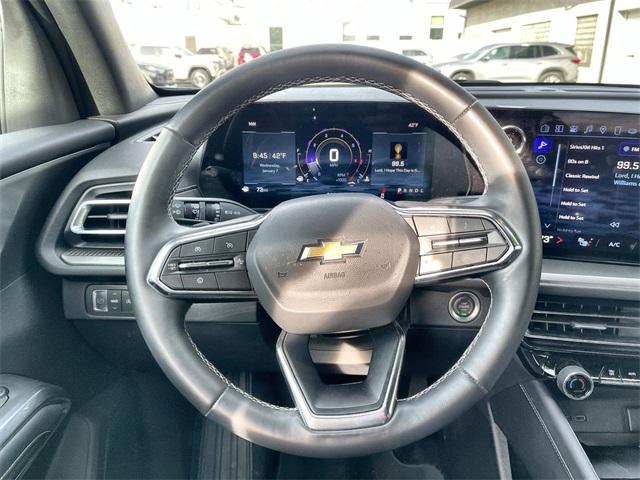 used 2025 Chevrolet Traverse car, priced at $35,495