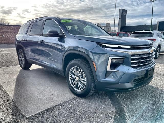 used 2025 Chevrolet Traverse car, priced at $35,495