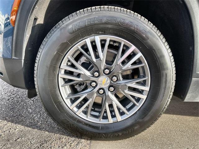 used 2025 Chevrolet Traverse car, priced at $35,495