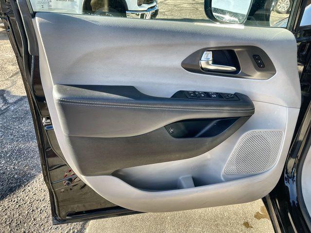 used 2024 Chrysler Pacifica Hybrid car, priced at $28,995