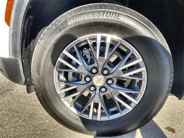 used 2025 Chevrolet Traverse car, priced at $35,495