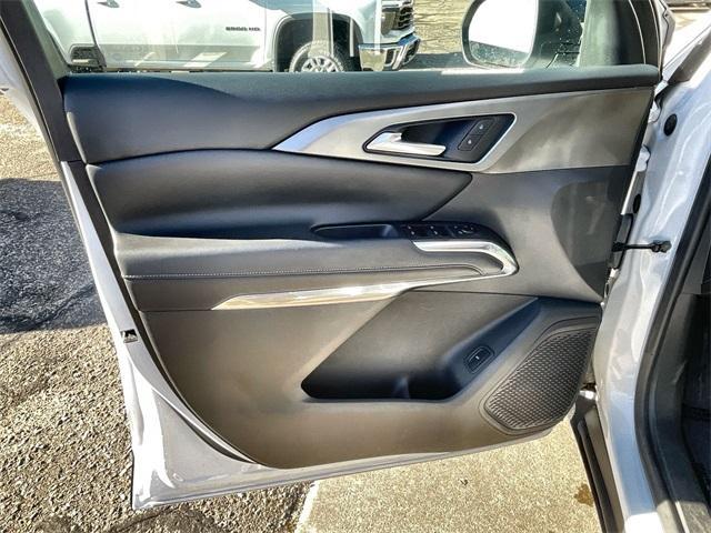 used 2025 Chevrolet Traverse car, priced at $35,495