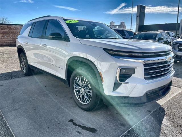 used 2025 Chevrolet Traverse car, priced at $35,495