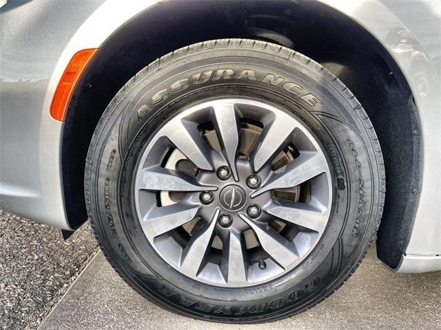 used 2024 Chrysler Pacifica Hybrid car, priced at $29,495