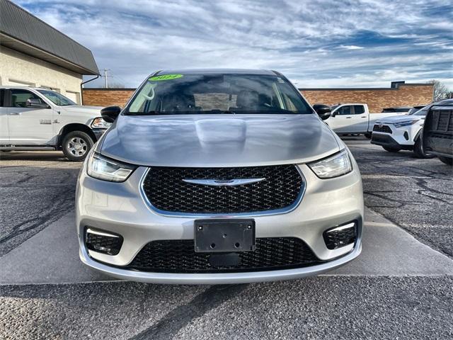 used 2024 Chrysler Pacifica Hybrid car, priced at $29,495