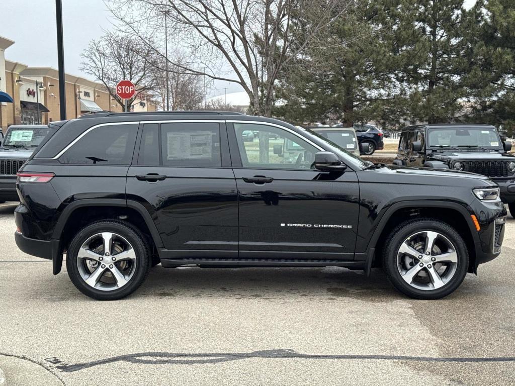 new 2026 Jeep Grand Cherokee car, priced at $51,924