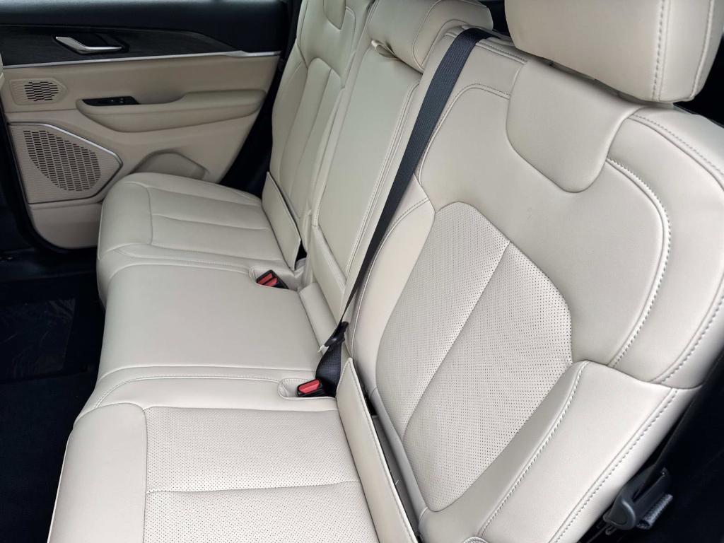 new 2026 Jeep Grand Cherokee car, priced at $51,924