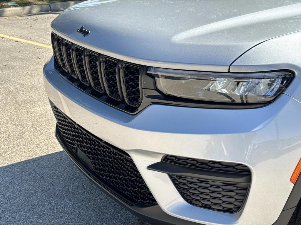 new 2025 Jeep Grand Cherokee car, priced at $39,510