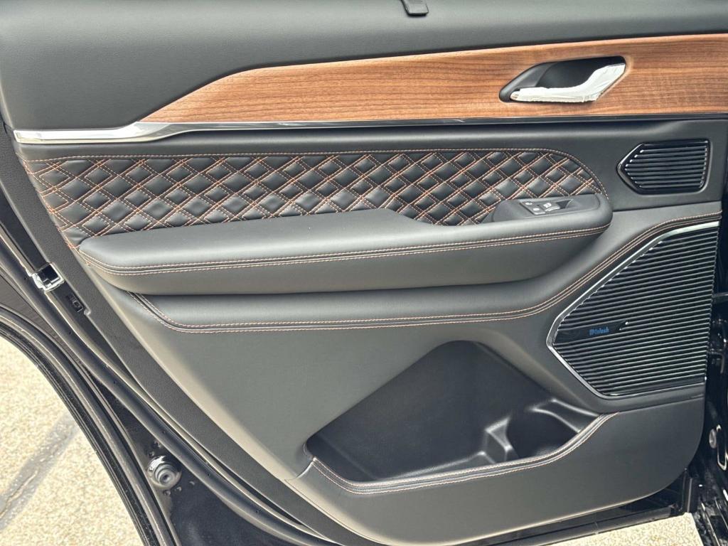 new 2026 Jeep Grand Cherokee L car, priced at $65,001