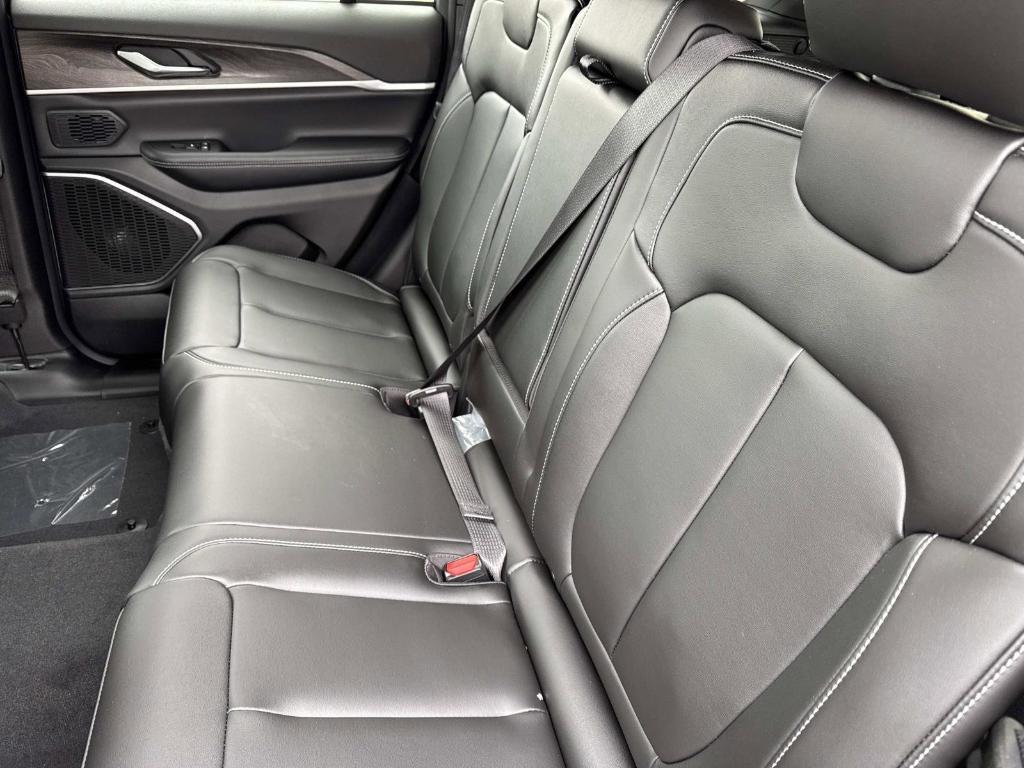 new 2026 Jeep Grand Cherokee car, priced at $47,984