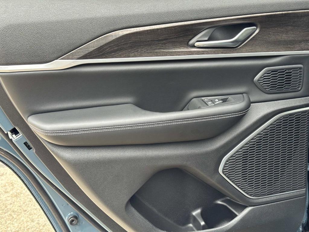 new 2026 Jeep Grand Cherokee car, priced at $47,984