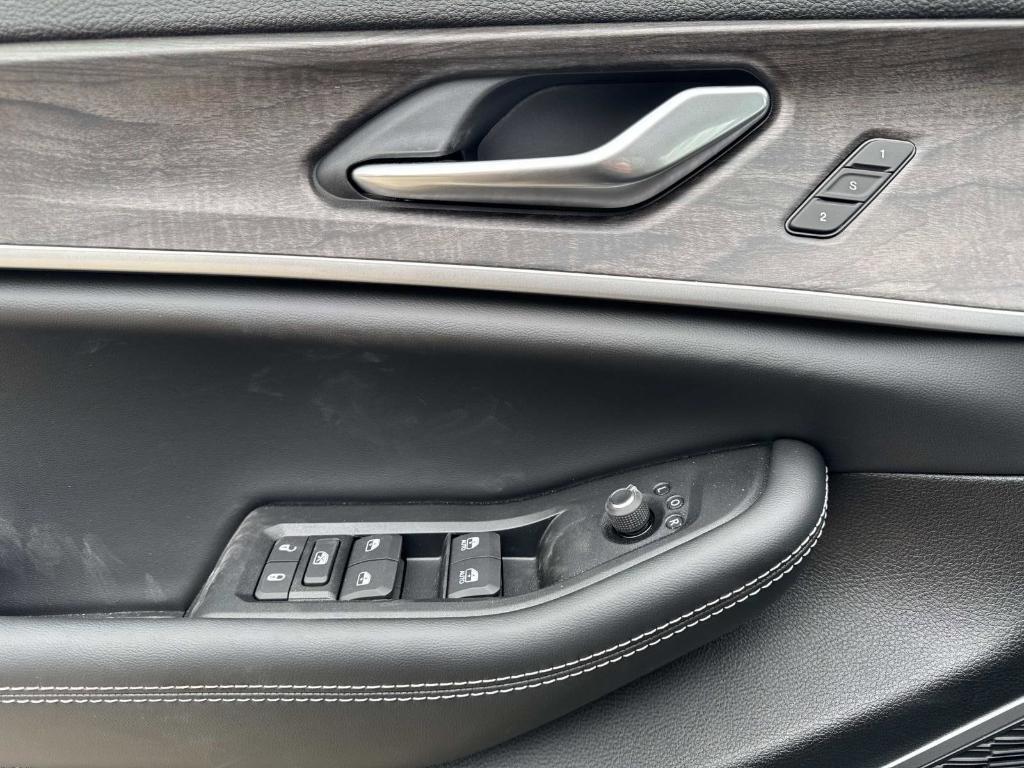 new 2026 Jeep Grand Cherokee car, priced at $47,984