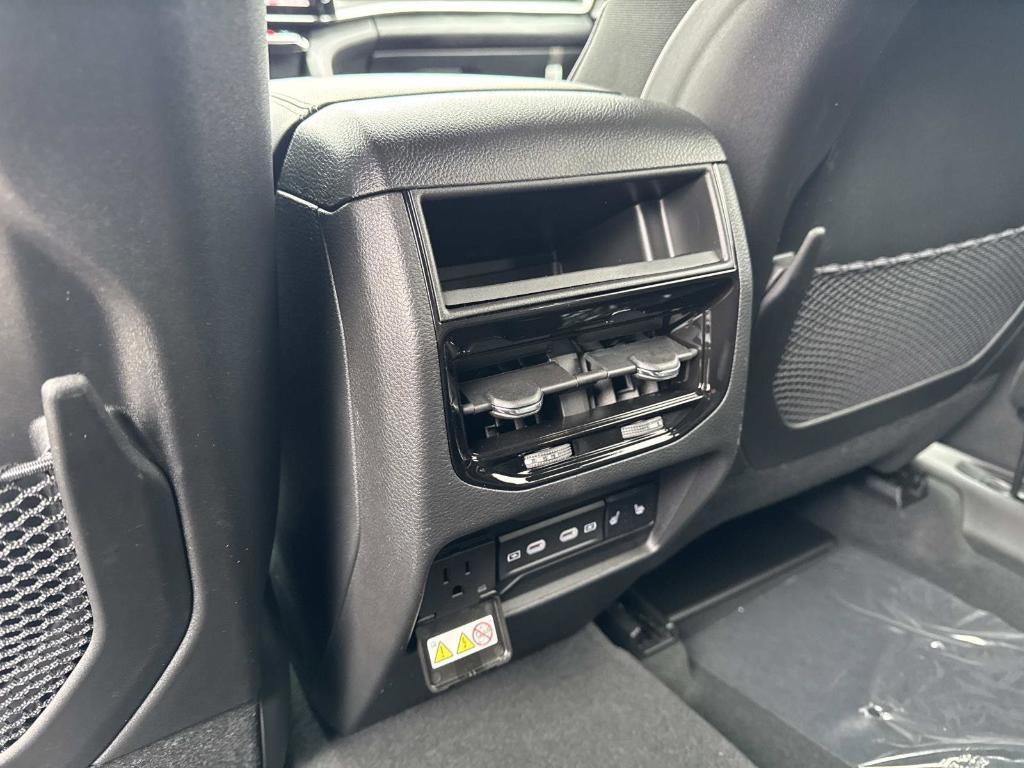 new 2026 Jeep Grand Cherokee car, priced at $47,984