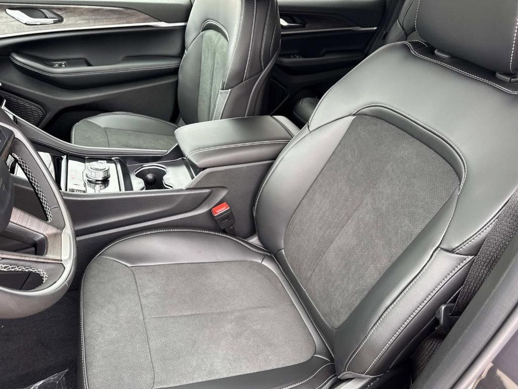 new 2026 Jeep Grand Cherokee car, priced at $47,424