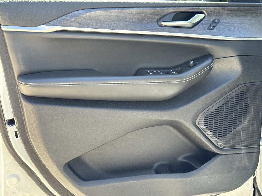 used 2024 Jeep Grand Cherokee L car, priced at $35,369