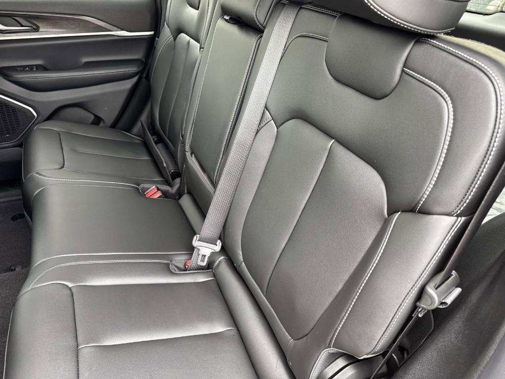 new 2026 Jeep Grand Cherokee car, priced at $48,999