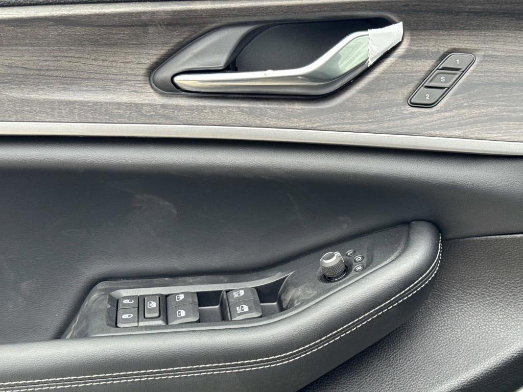 new 2026 Jeep Grand Cherokee car, priced at $48,999
