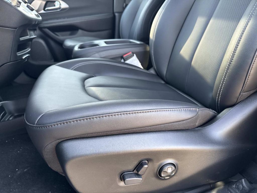 new 2026 Chrysler Pacifica car, priced at $47,304