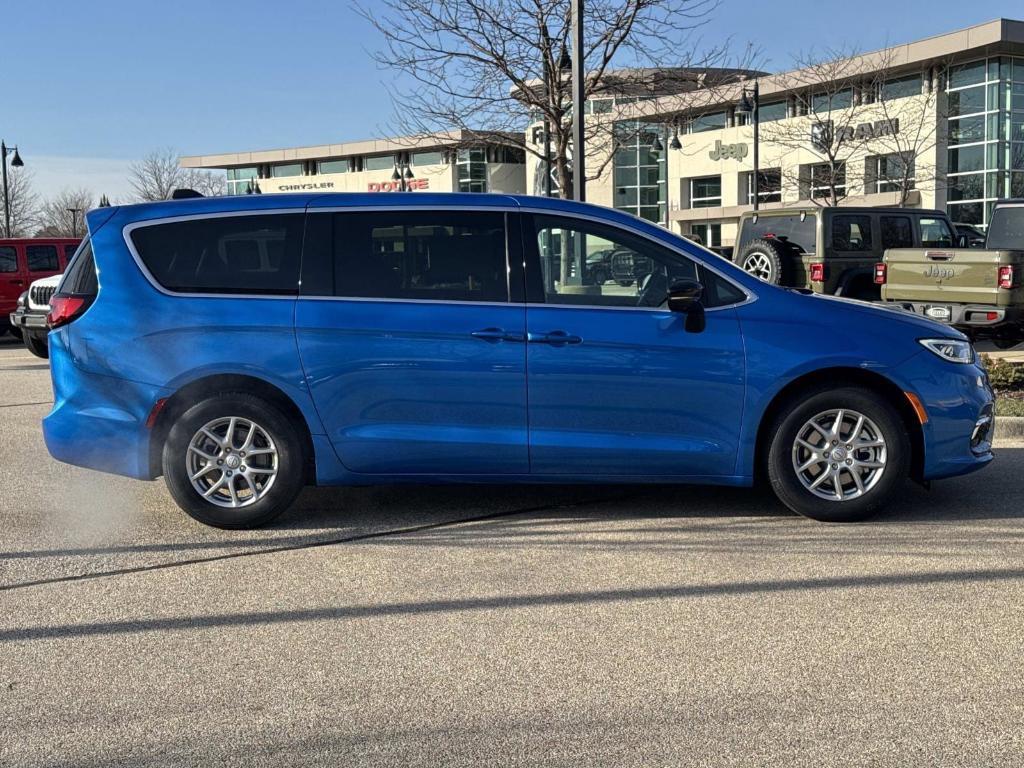 new 2026 Chrysler Pacifica car, priced at $47,304