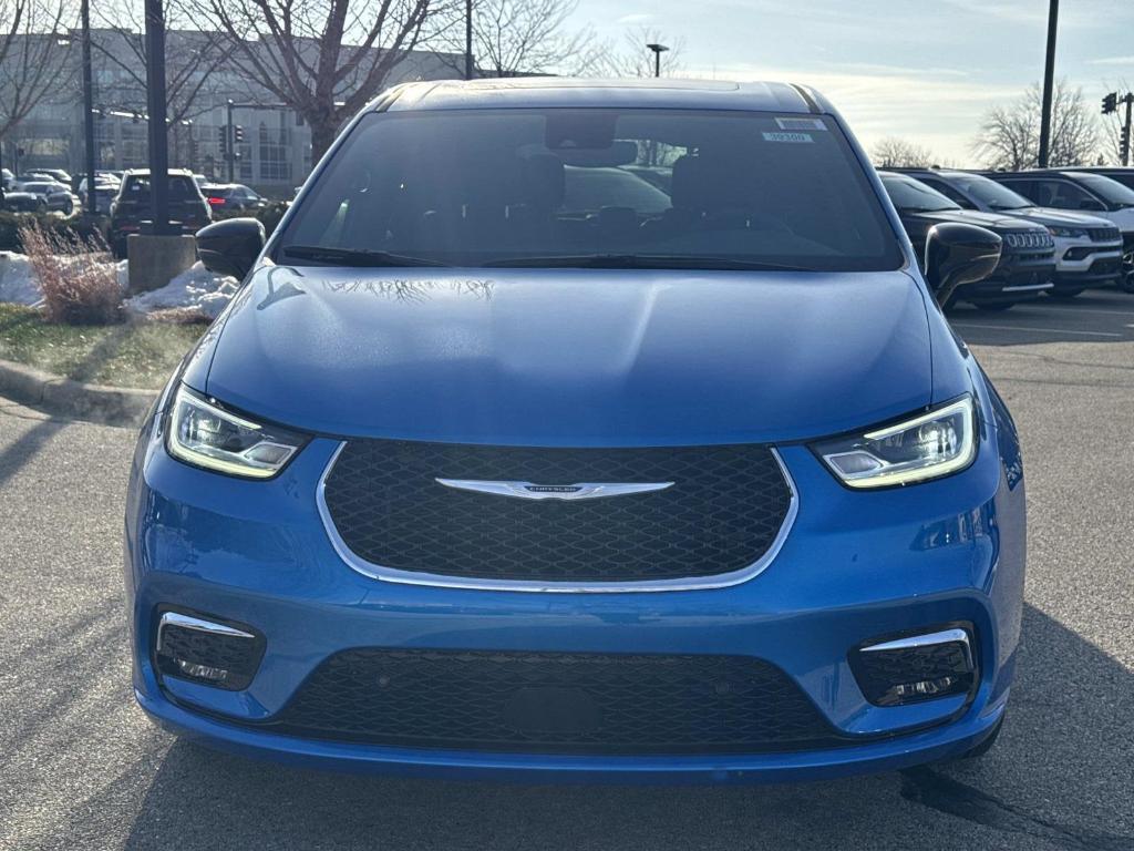 new 2026 Chrysler Pacifica car, priced at $47,304